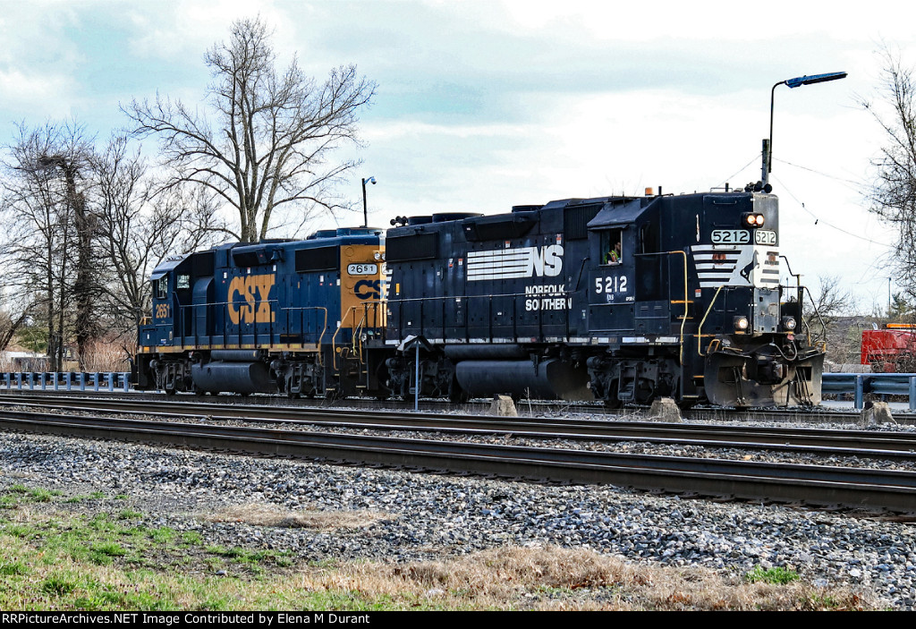 NS 5212 and CSX 2651